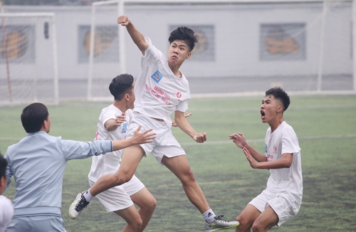 Trường Phan Huy Chú bảo vệ ngôi vô địch giải bóng đá học sinh THPT Hà Nội
